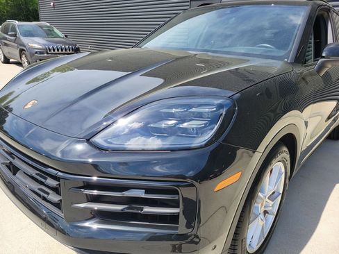 Used 2025 Porsche Cayenne S image 9