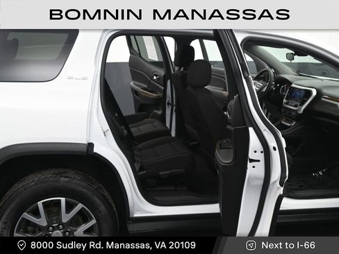 Used 2023 GMC Acadia SLE w/ Driver Convenience Package image 10