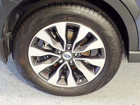 Certified 2025 Subaru Outback Limited image 5