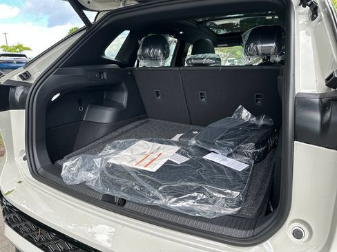 New 2026 Volkswagen Tiguan SE R-Line AWD/4WD image 19