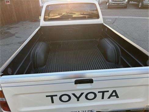 Used 1989 Toyota Pickup Deluxe image 9