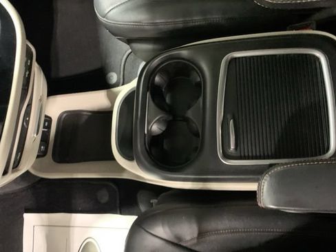 Used 2020 Chrysler Pacifica Touring-L Plus FWD image 24