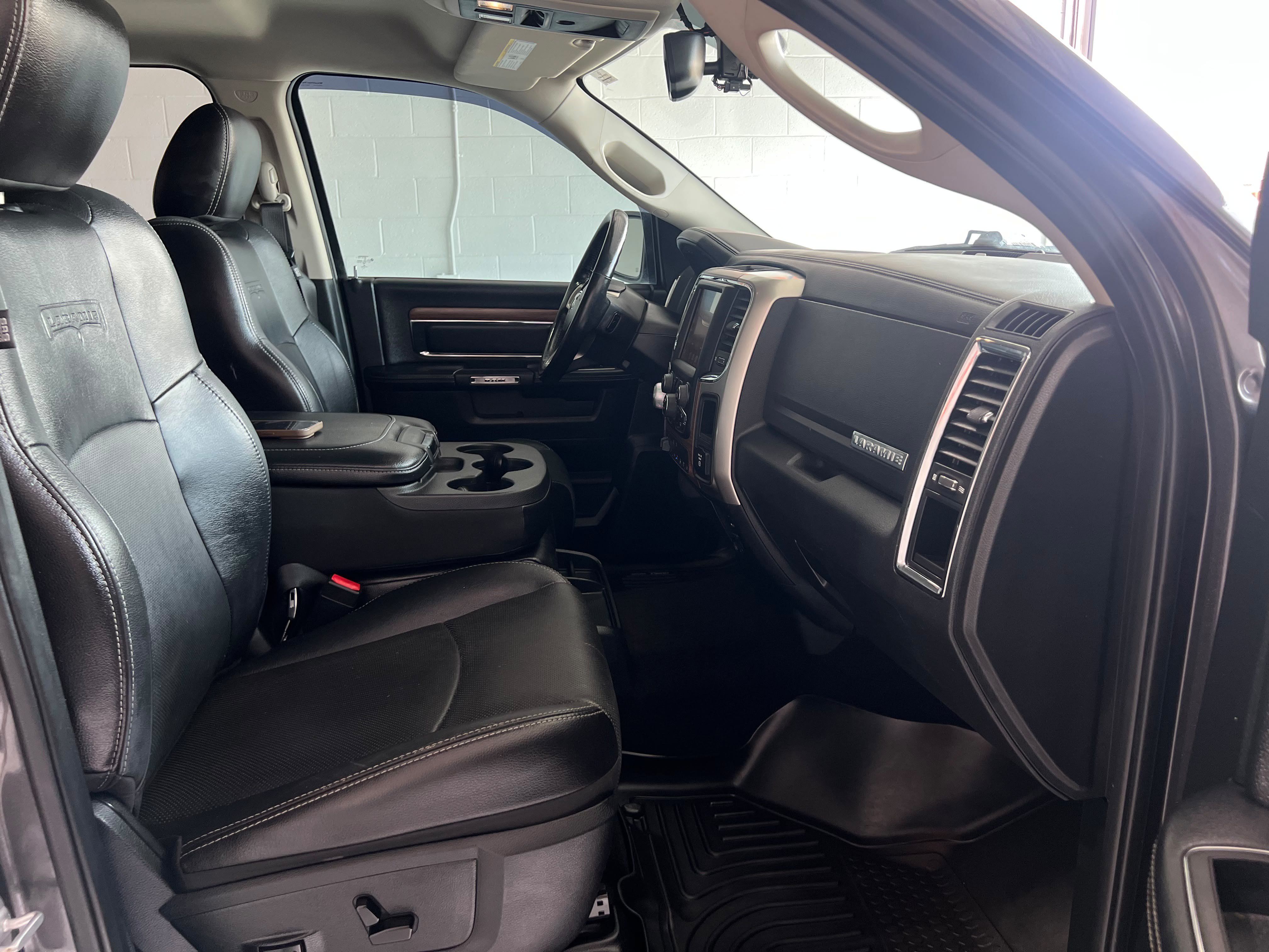 Used 2016 RAM 1500 Laramie w/ Convenience Group AWD/4WD image 19