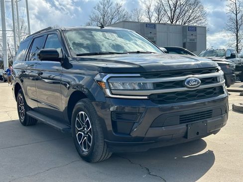 Used 2024 Ford Expedition XLT image 4