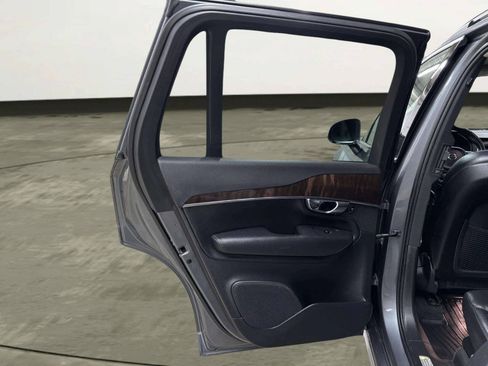 Used 2016 Volvo XC90 T6 Momentum w/ Momentum Plus Package AWD/4WD image 17
