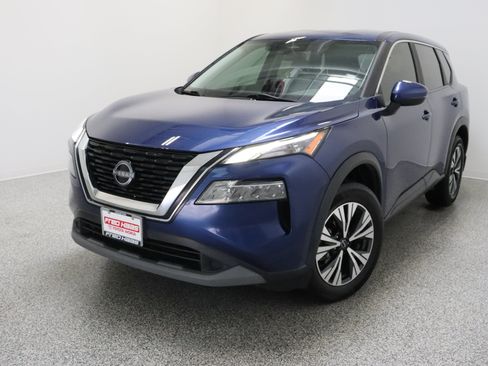 Used 2023 Nissan Rogue SV FWD image 2