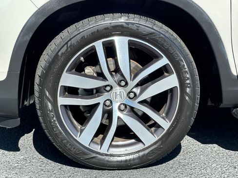 Used 2018 Honda Pilot Touring image 11