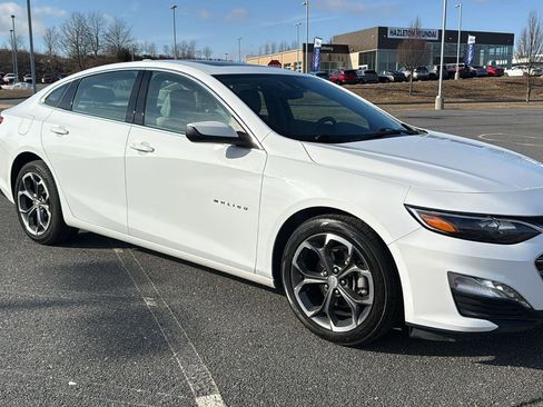 Used 2024 Chevrolet Malibu LT image 2