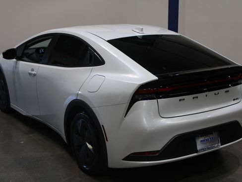 Used 2024 Toyota Prius LE FWD image 10