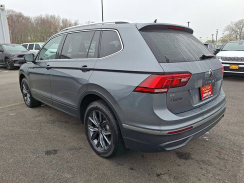 Used 2022 Volkswagen Tiguan SE w/ Panoramic Sunroof Package image 4