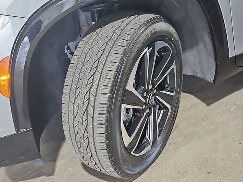 Certified 2025 Buick Enclave Sport Touring w/ Power Package AWD/4WD image 39