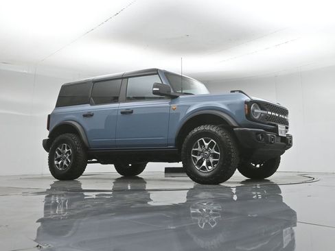 Certified 2025 Ford Bronco Badlands AWD/4WD image 4