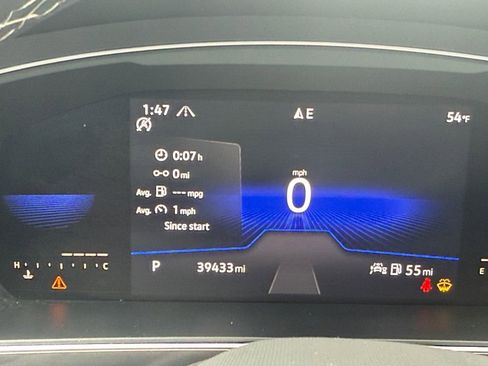 Used 2022 Volkswagen Tiguan SE w/ Panoramic Sunroof Package AWD/4WD image 13