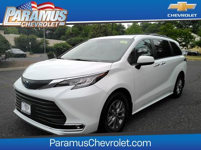 Used 2022 Toyota Sienna XLE