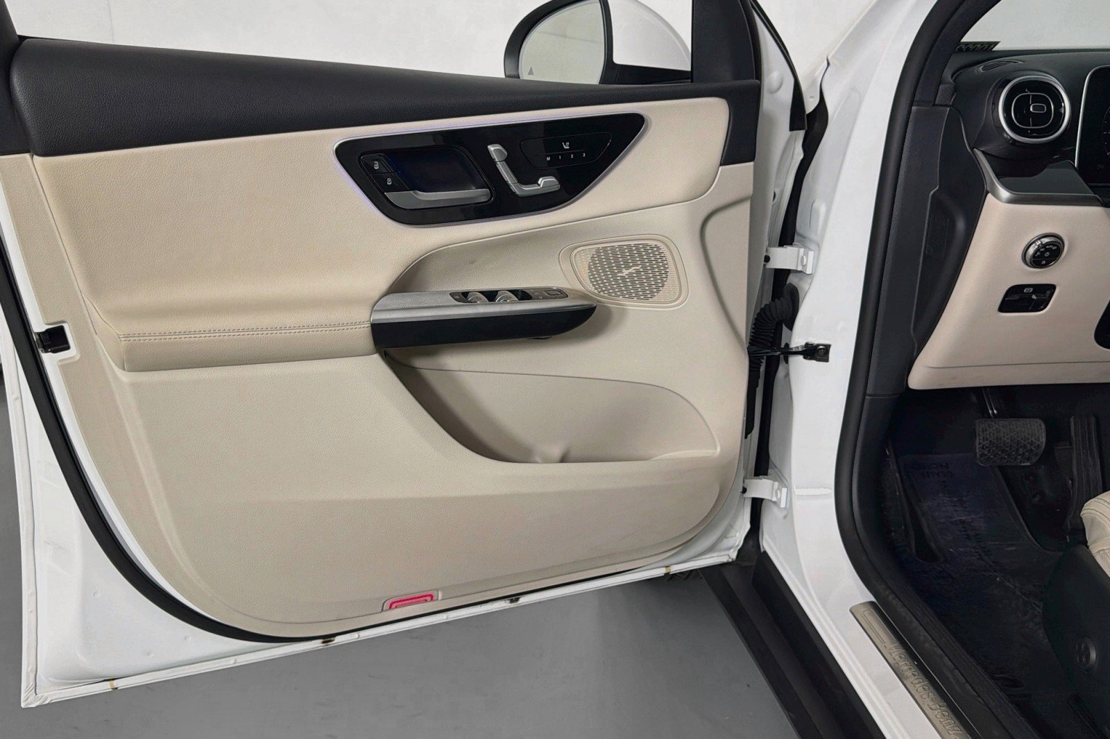 Certified 2025 Mercedes-Benz GLC 300 image 24