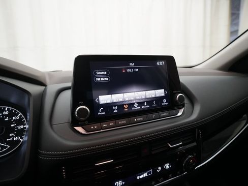 Used 2023 Nissan Rogue SL image 6