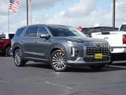 Used 2023 Hyundai Palisade Calligraphy FWD image 2