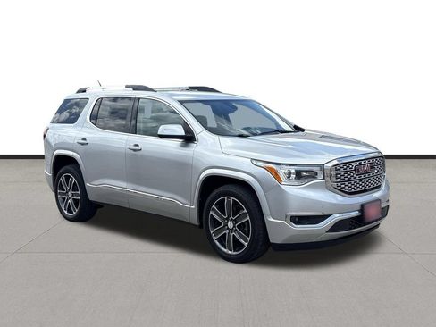 Used 2018 GMC Acadia Denali w/ Technology Package FWD image 3