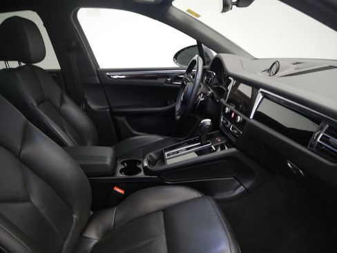 Certified 2023 Porsche Macan AWD/4WD image 26