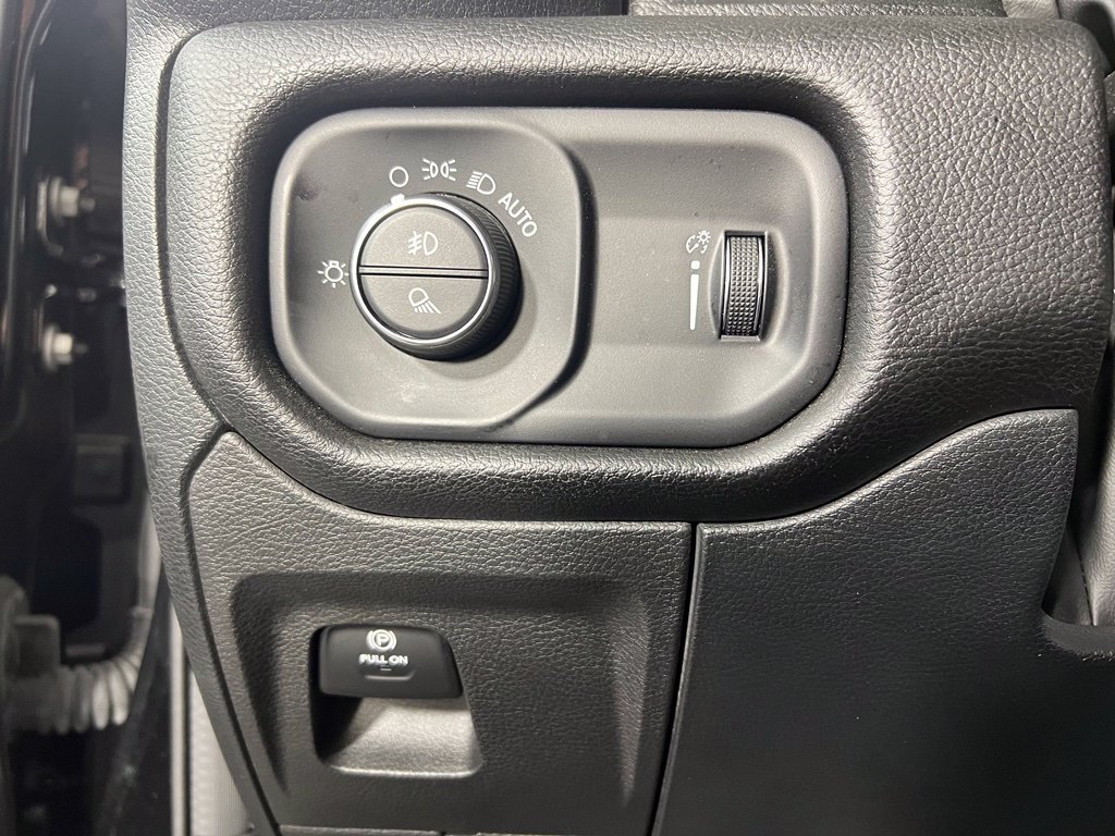 Used 2023 RAM 1500 Big Horn AWD/4WD image 31