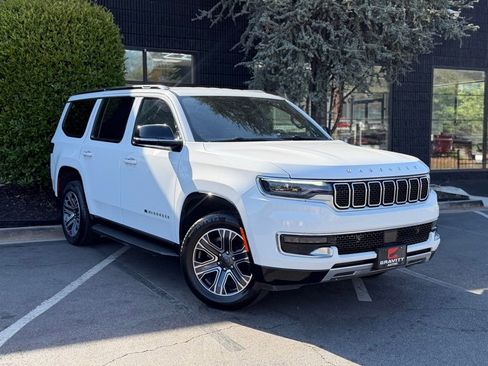 Used 2024 Jeep Wagoneer Series II w/ Flexible Seating Group image 7