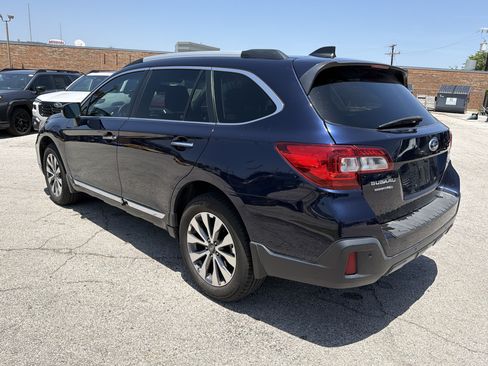 Used 2018 Subaru Outback 2.5i Touring AWD/4WD image 5