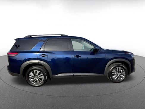 Used 2025 Nissan Pathfinder SV image 16