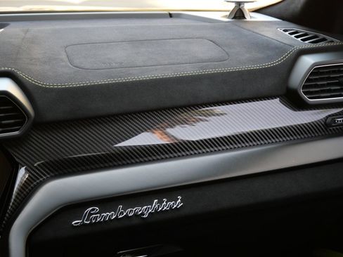 Used 2024 Lamborghini Urus Performante AWD/4WD image 38