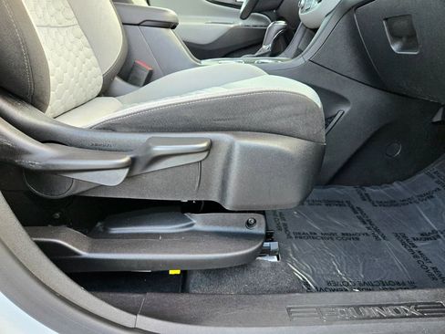 Used 2018 Chevrolet Equinox LT image 49