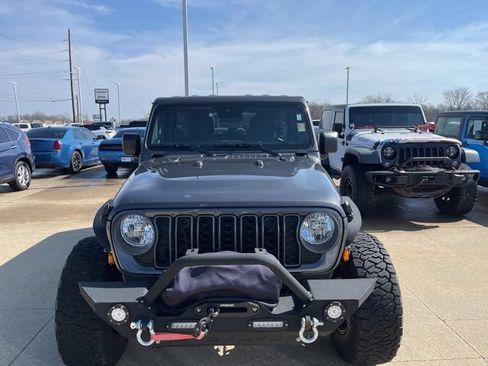 Used 2024 Jeep Wrangler Unlimited Sport AWD/4WD image 2