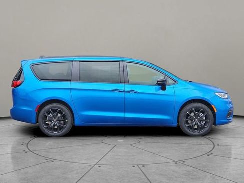 New 2026 Chrysler Pacifica Select AWD/4WD image 13