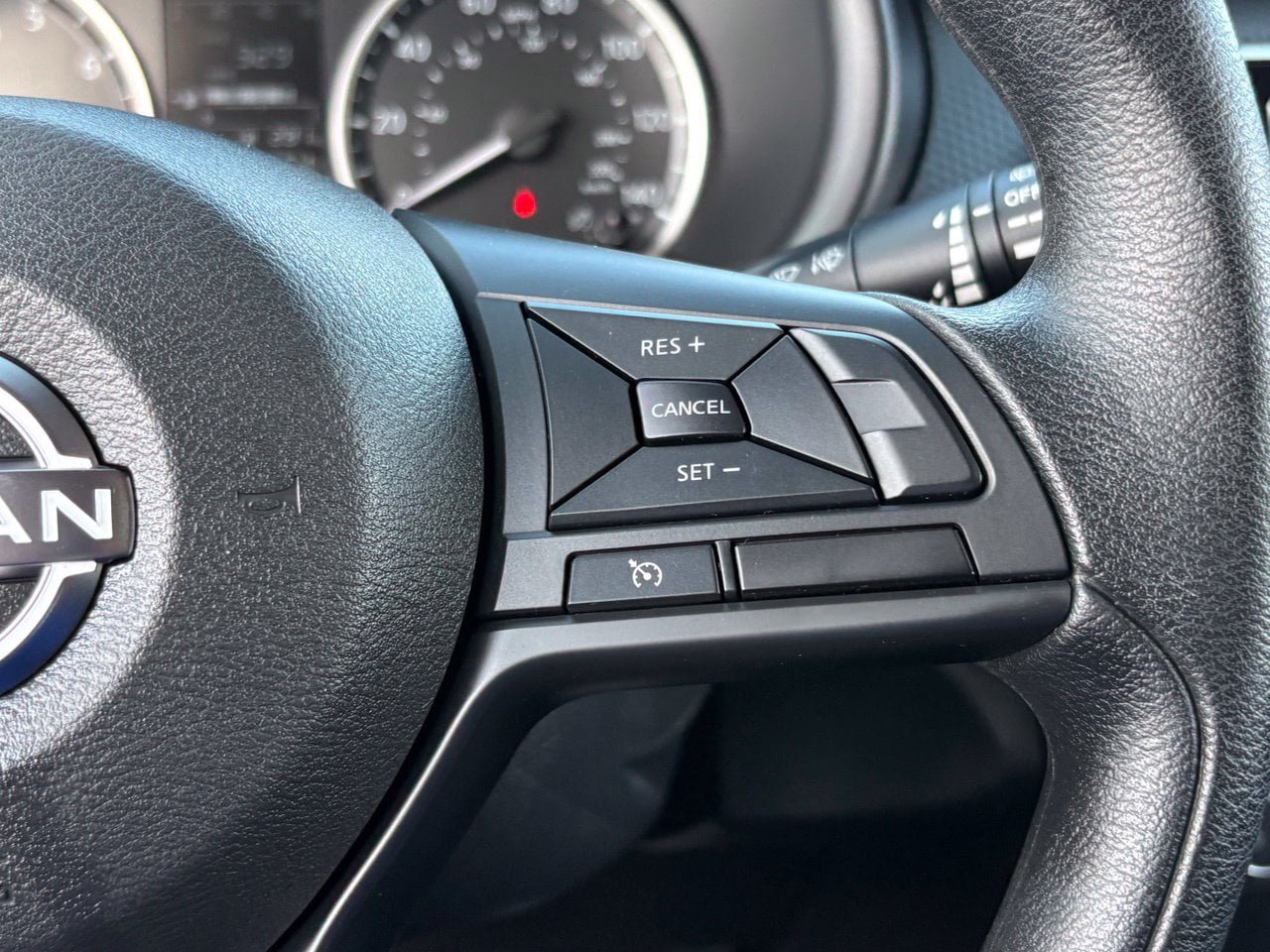 Certified 2025 Nissan Kicks Play S FWD image 31