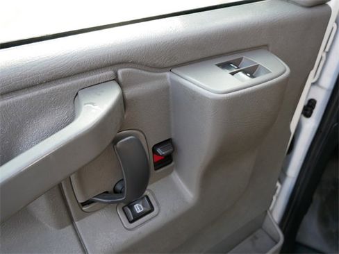 Used 2017 Chevrolet Express 3500 image 12