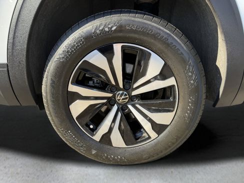 Used 2024 Volkswagen Atlas SE AWD/4WD image 20