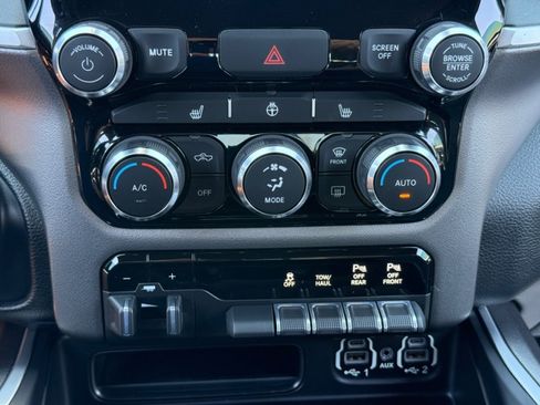 Used 2020 RAM 1500 Big Horn AWD/4WD image 18