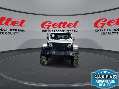 Used 2021 Jeep Gladiator Sport image 3