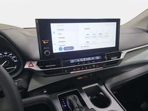 Certified 2026 Toyota Sienna XLE FWD image 17