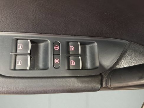 Used 2014 Volkswagen Touareg Sport AWD/4WD image 17