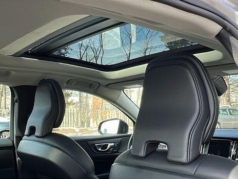 Used 2024 Volvo S60 B5 Core image 13