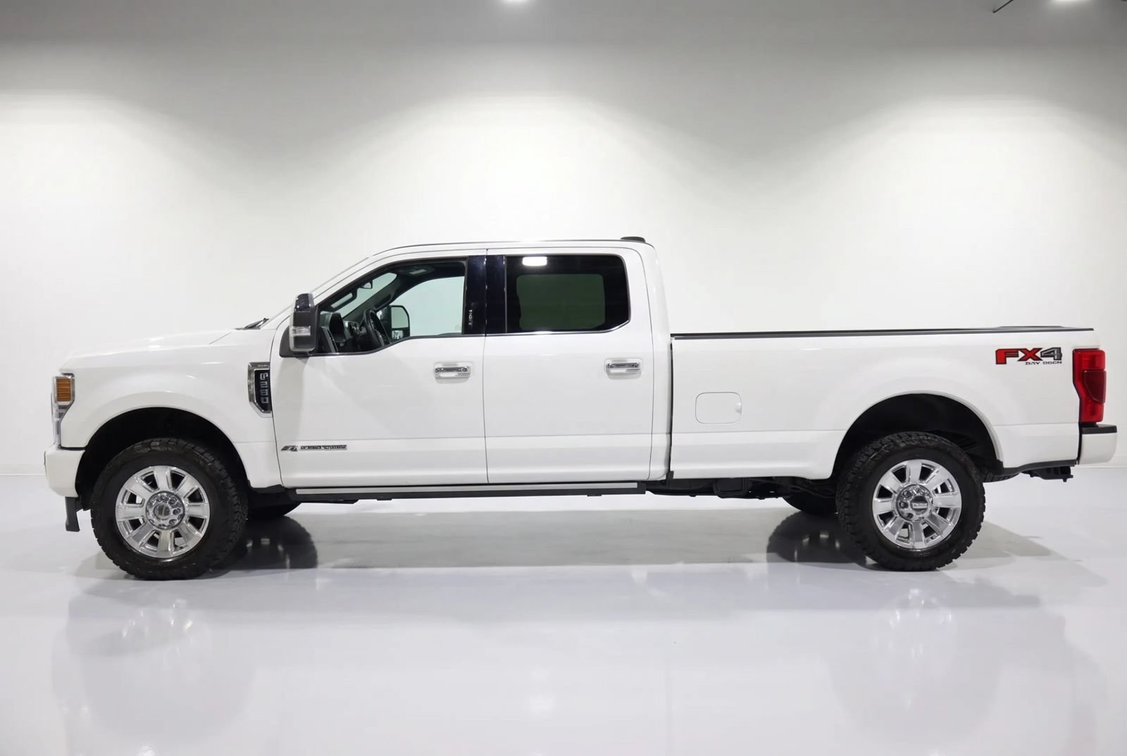 Used 2022 Ford F350 Platinum w/ FX4 Off-Road Package AWD/4WD image 4