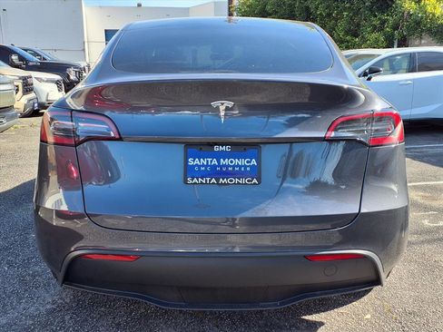 Used 2023 Tesla Model Y 2WD image 10