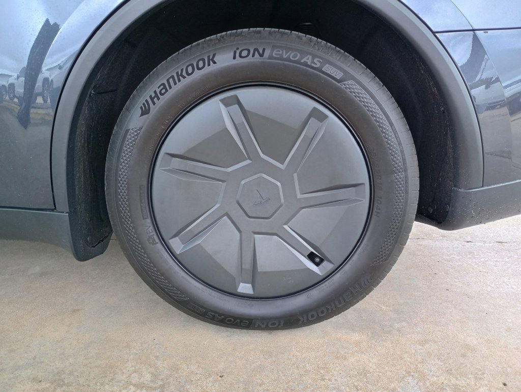 Used 2026 Tesla Model Y Long Range RWD image 32