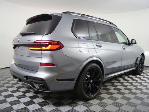 Used 2026 BMW X7 xDrive40i w/ M Sport Package image 3