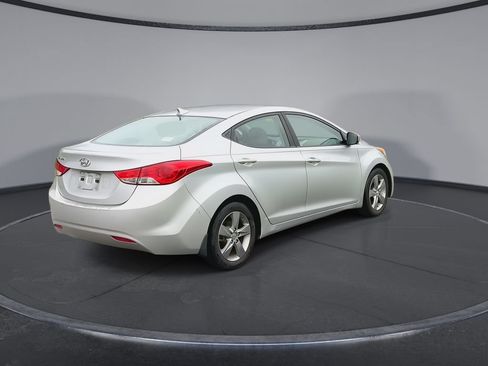 Used 2013 Hyundai Elantra GLS FWD image 8