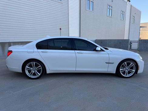 Used 2015 BMW 750Li xDrive image 2