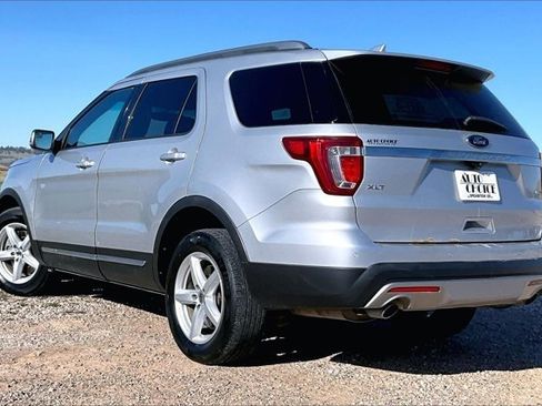 Used 2016 Ford Explorer XLT w/ Equipment Group 202A AWD/4WD image 4