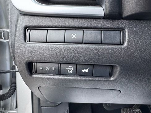 Used 2024 Nissan Rogue SV image 11