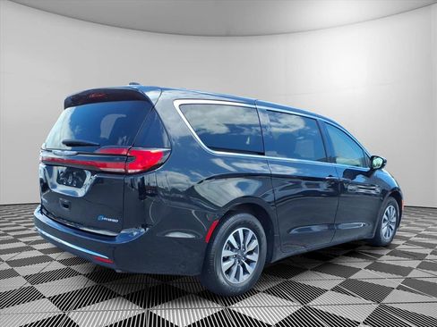 Used 2024 Chrysler Pacifica Limited FWD image 28