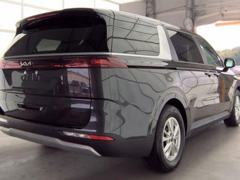 Used 2024 Kia Carnival LX FWD image 3