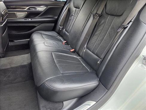 Used 2018 BMW 740e xDrive image 19